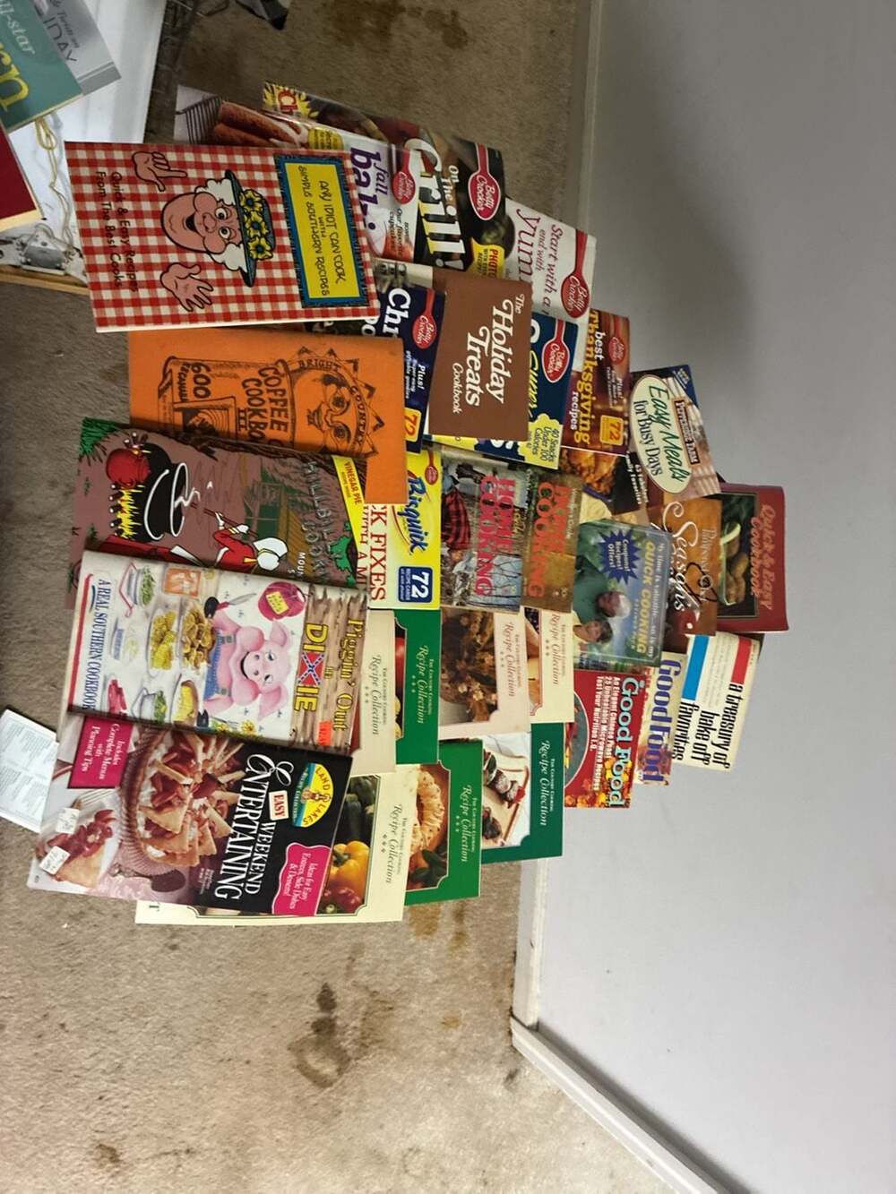 Vintage Lot of Pillsbury Classic and Betty Crocker Recipe Cookbooks